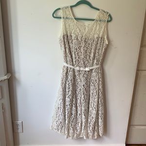 Taylor Woman Cream Lace Sleeveless Shift Dress with Ribbon Waist Size 22W